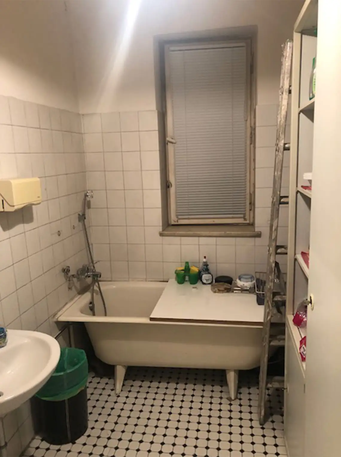 Altes Bad,  Vorher-Nachher - Gäste-WC renovieren München