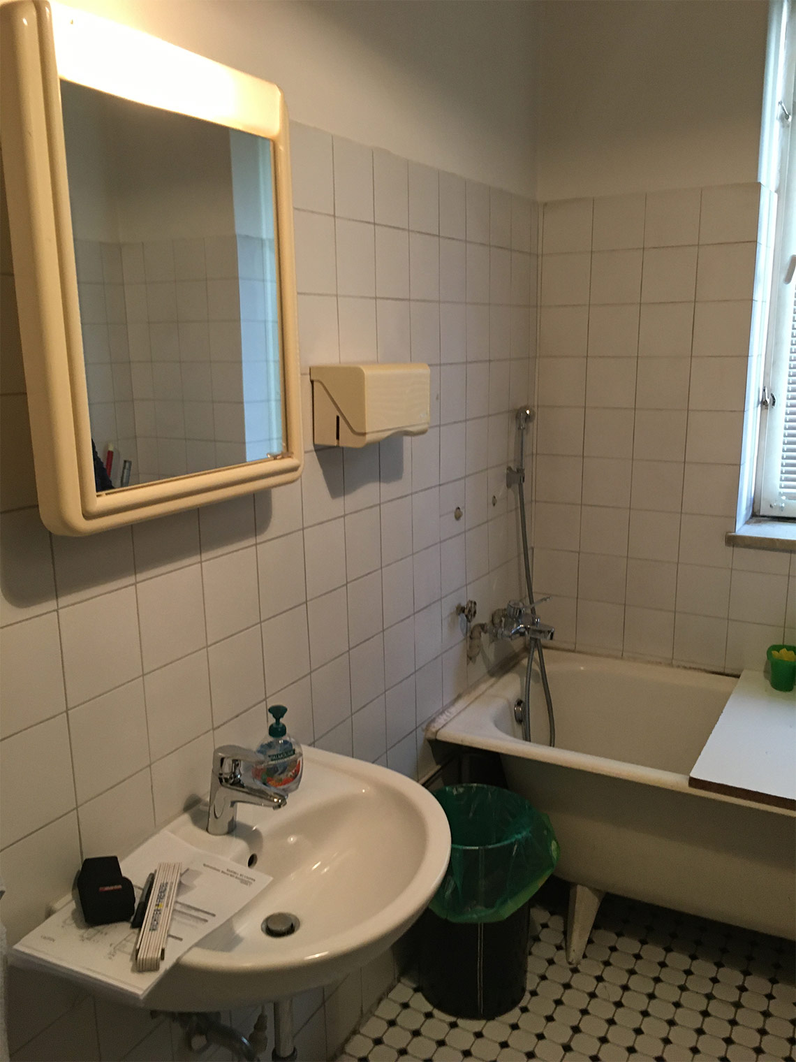 Altes Waschbecken,  Vorher-Nachher - Gäste-WC renovieren München